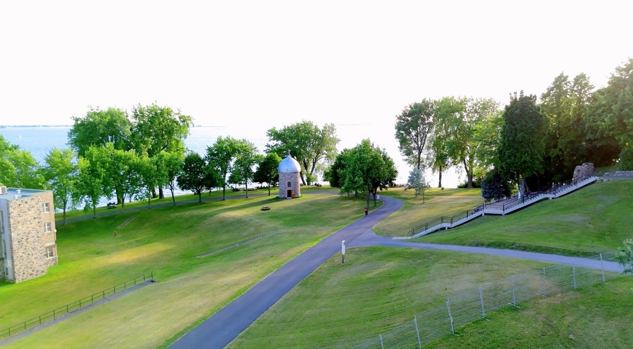 Terrain de soccer communautaire vu du ciel