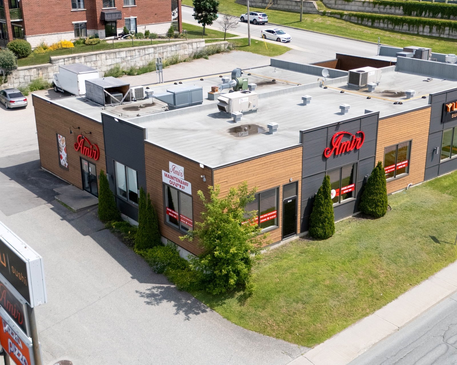 Complexe résidentiel contemporain vu d'en haut