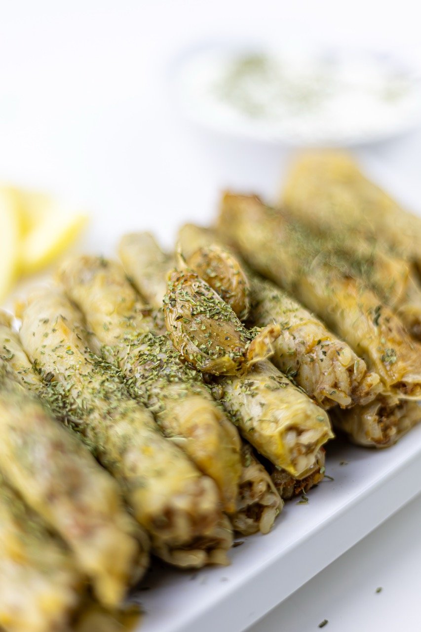 Préparation culinaire traditionnelle — image phare de la série Traditions maison