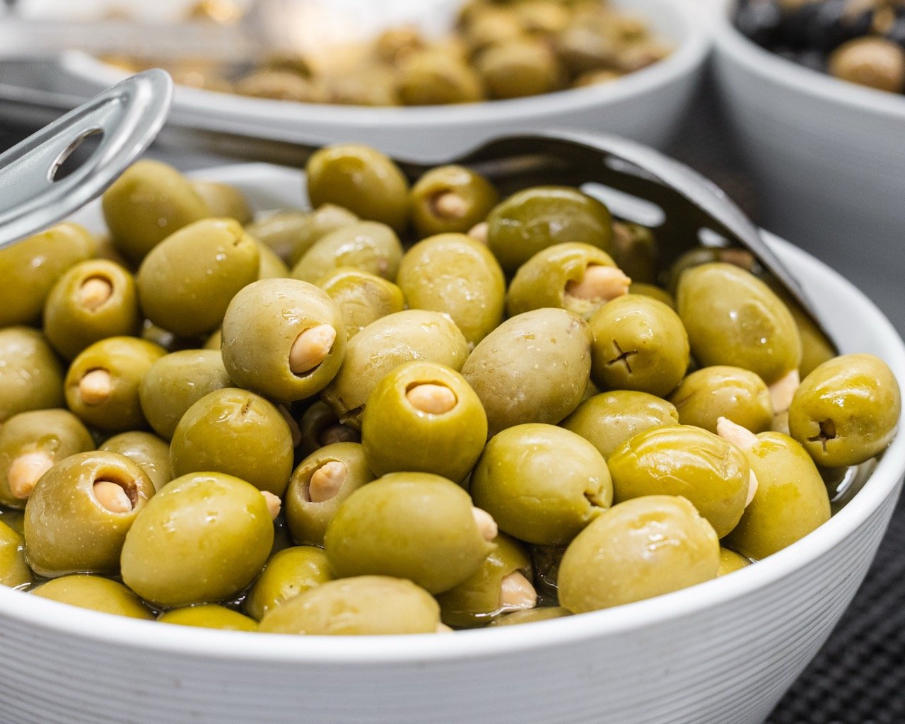 Bol d'olives fraîches