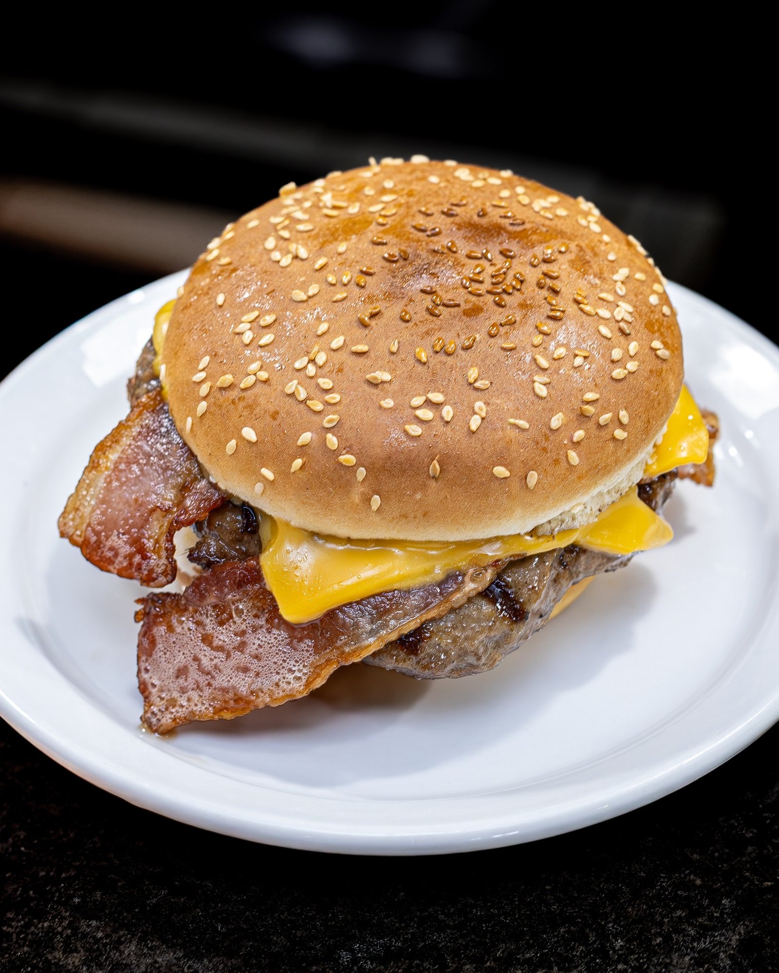 Hero shot d'un burger classique de la collection