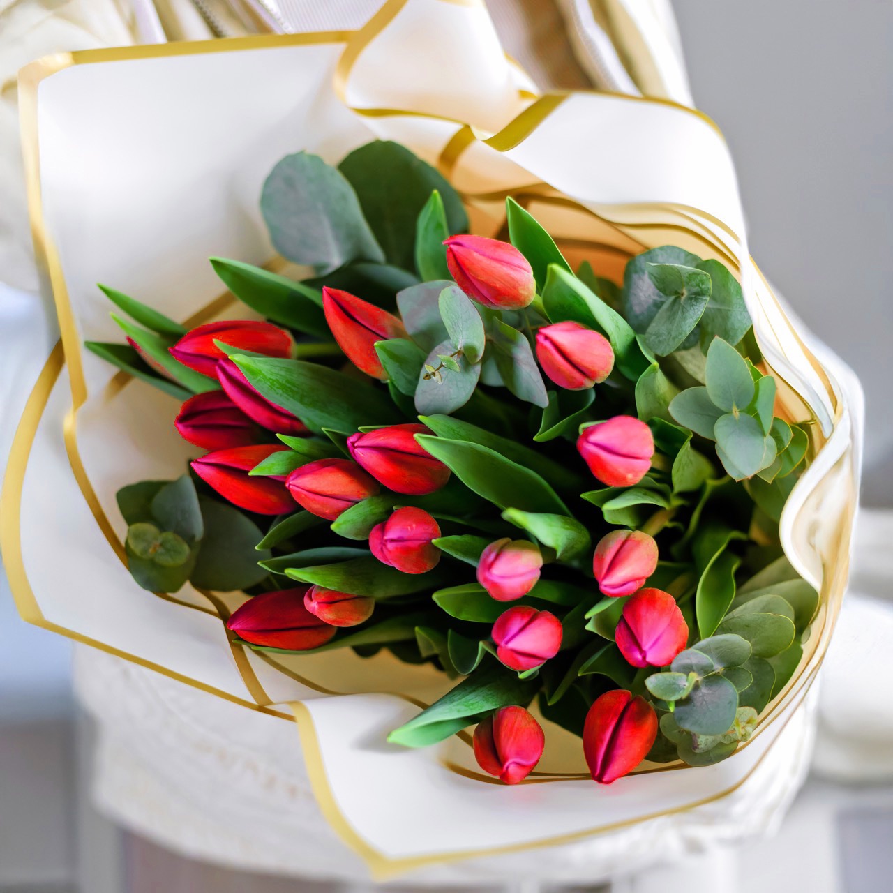 Still Life Photo of a holiday-themed bouquet.